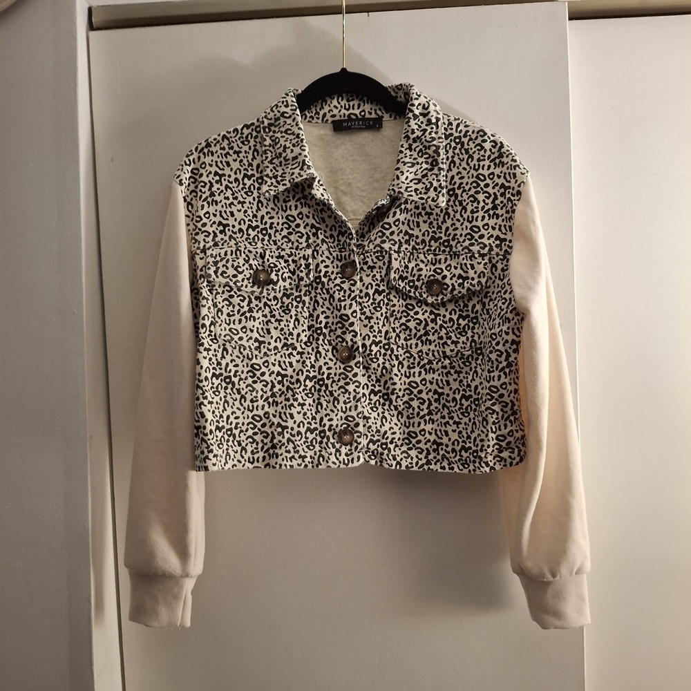Maverick The Collectoon Women's Leopard Print Crop Top Jacket